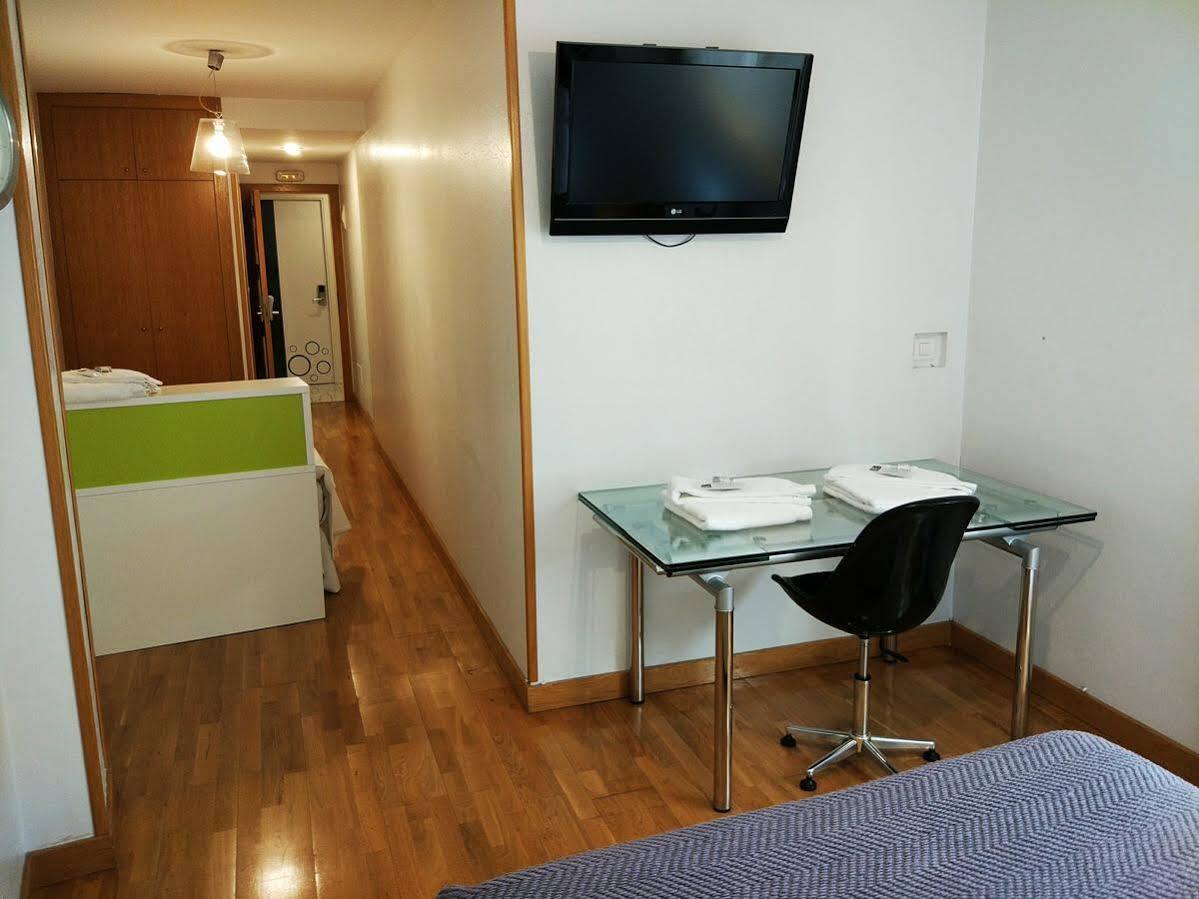 Hotel Ofi Ла Коруня Екстериор снимка