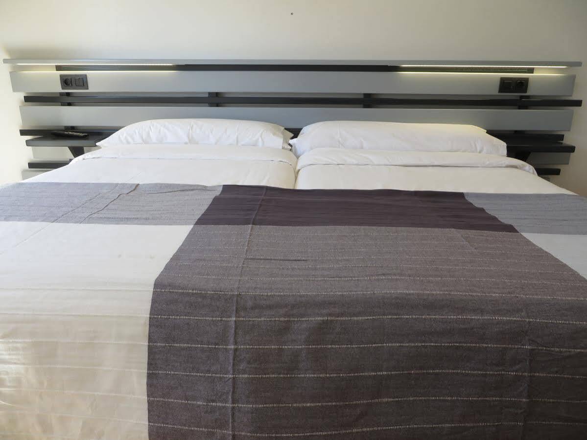 Hotel Ofi Ла Коруня Екстериор снимка